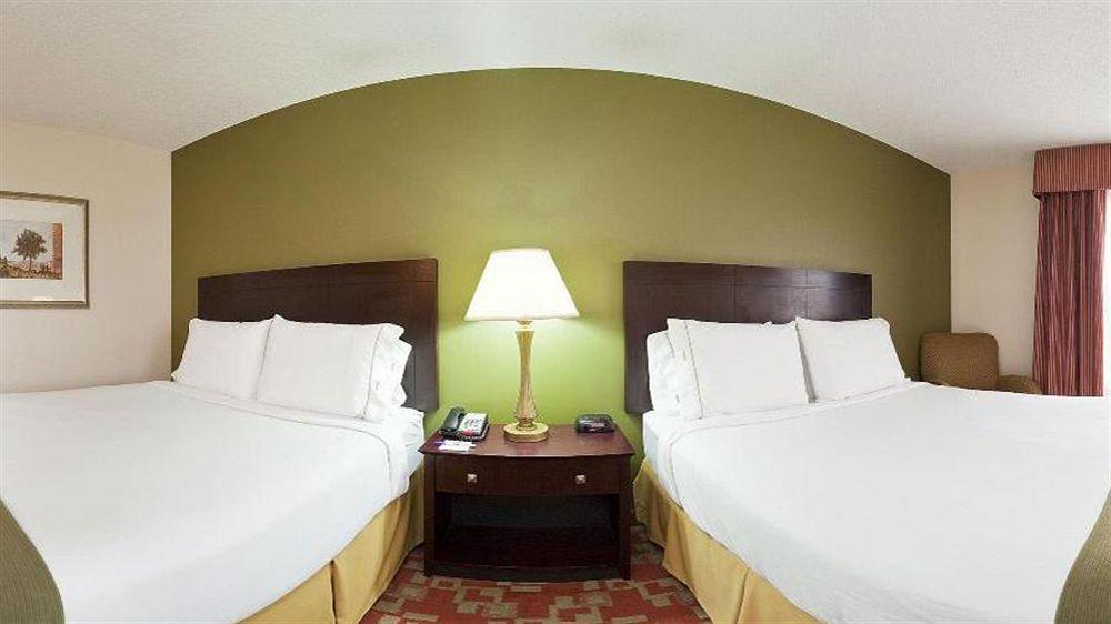 Holiday Inn Express Vincennes Ngoại thất bức ảnh