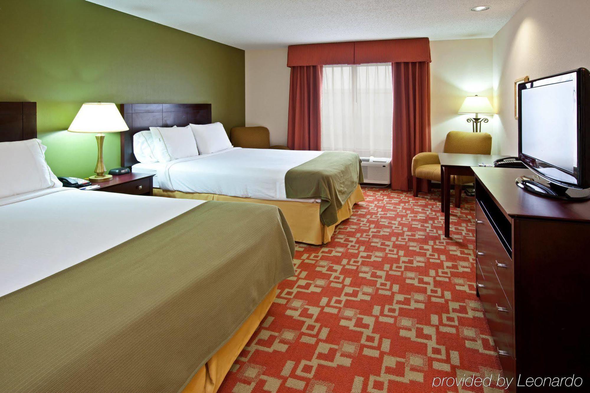 Holiday Inn Express Vincennes Ngoại thất bức ảnh