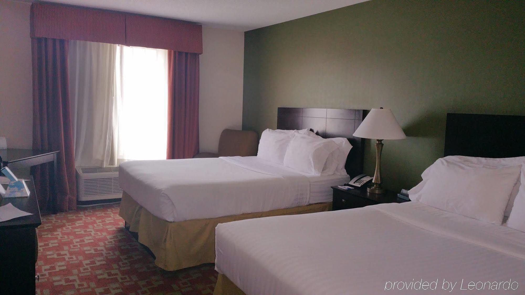 Holiday Inn Express Vincennes Ngoại thất bức ảnh
