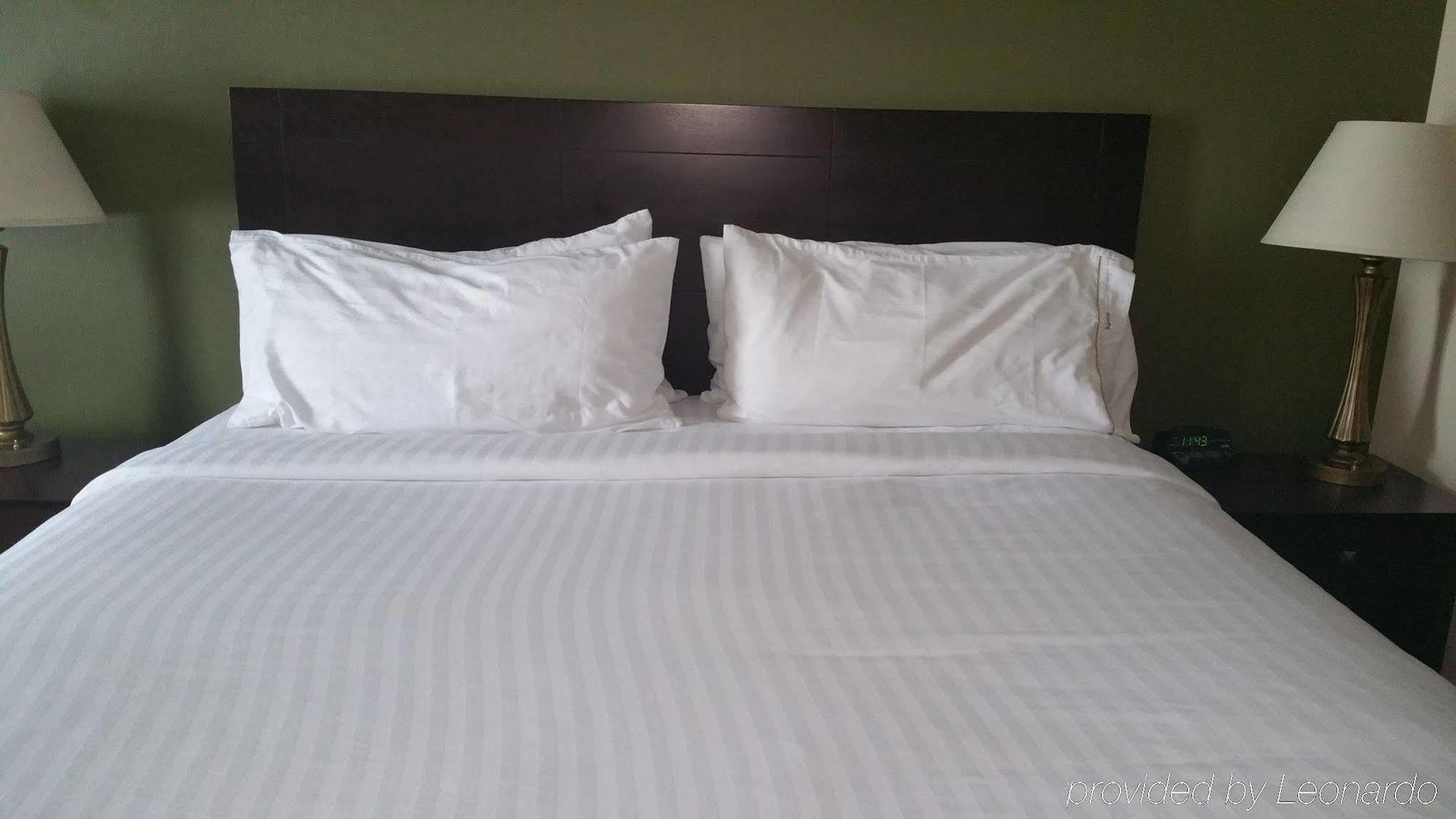 Holiday Inn Express Vincennes Ngoại thất bức ảnh