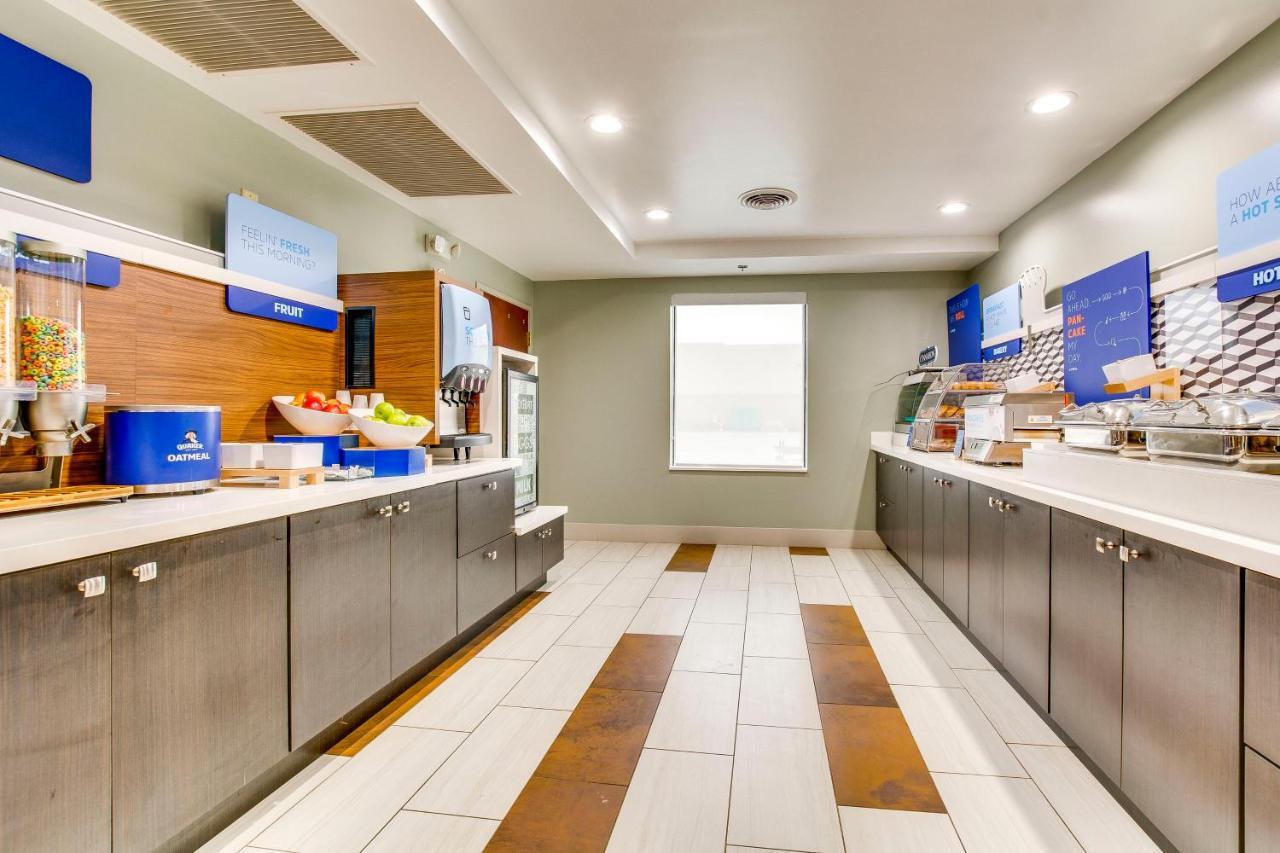 Holiday Inn Express Vincennes Ngoại thất bức ảnh